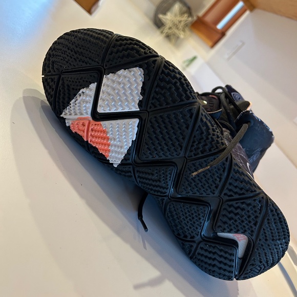 2020 Nike Kyrie Hybrid S2 EP “What the”